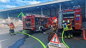 Am Donnerstagnachmittag musste die Singener Feuerwehr ausrücken, um den Brand eines großen Papier-Containers bei der Verwertungsfirma ...