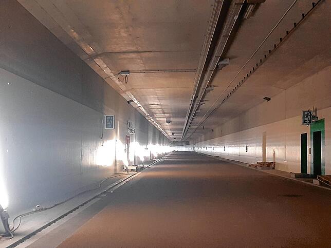 Noch ist er leer und leise, der Waggershauser Tunnel. Doch schon 2021 sollen die ersten Autos darin fahren.