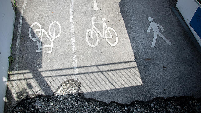 (Archivbild) Im Bereich der Unterführung beim Sternenplatz sind sowohl Radfahrer als auch Fußgänger unterwegs. Als nun eine ...