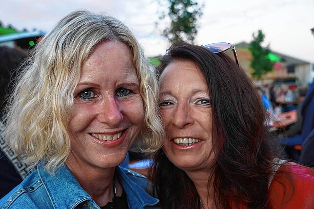 Bild 13: Gute Stimmung beim Auftakt des Weinfests in Bermatingen