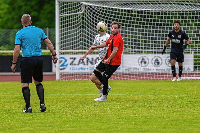 Bild 7: FC 08 Bad Säckingen unterliegt beim FC Tiengen 08 II mit 2:3 – und wir haben Fotos!
