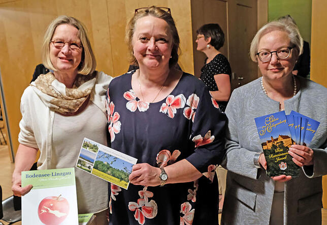 Das Frauentrio aus der Salemer Tourist-Information: (von rechts) Geschäftsführerin Jutta Halder und die Mitarbeiterinnen Veronika ...