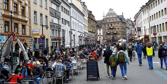 Der Brückentag, 19. Mai, verlockt viele Gäste aus Deutschland und der Schweiz zu einem Besuch in Konstanz, zumal auch das ...