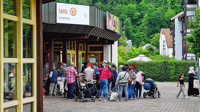 Jeder dritte Kunde der Tafel in Schopfheim ist mittlerweile ein bedürftiger Senior. Das berichtete Sonja Steiger von der Diakonie dem ...