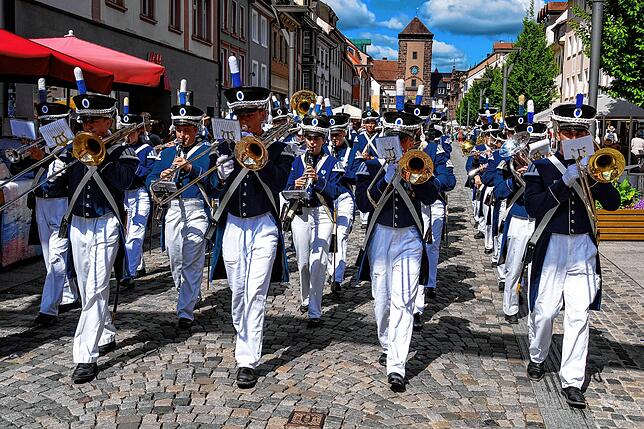 Bild 7: Die schönsten Impressionen von der Jubilumsparade der Pioniere durch die Innenstadt
