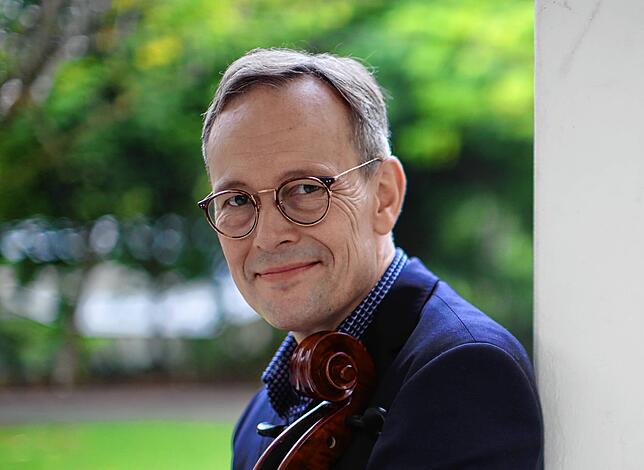 Der Cellist Christoph Theinert komponiert seit 1986 auch selbst.