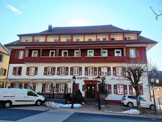 Seit Mitte Dezember ist das Hotel Löwen in Todtmoos Gemeinschaftsunterkunft für Flüchtlinge. Nun soll auch das ehemalige Hotel Ressort ...