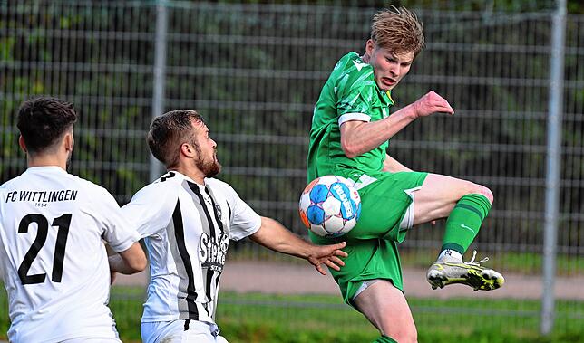 Bild 4: FC Wittlingen setzt sich mit 2:0 beim SV Herten durch &ndash; und wir haben Bilder!