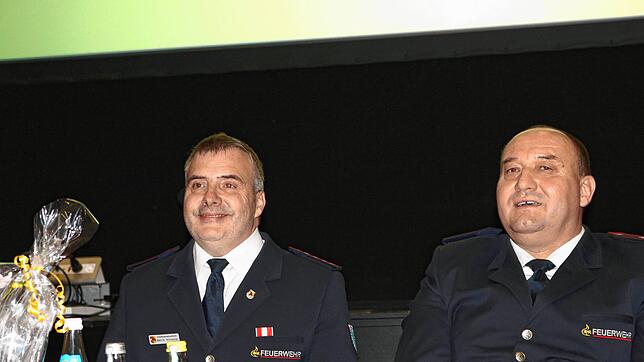 Sie führen die Löffinger Feuerwehr in den kommenden fünf Jahren wieder an: Gesamtkommandant Bernd Schwörer (links) und sein ...