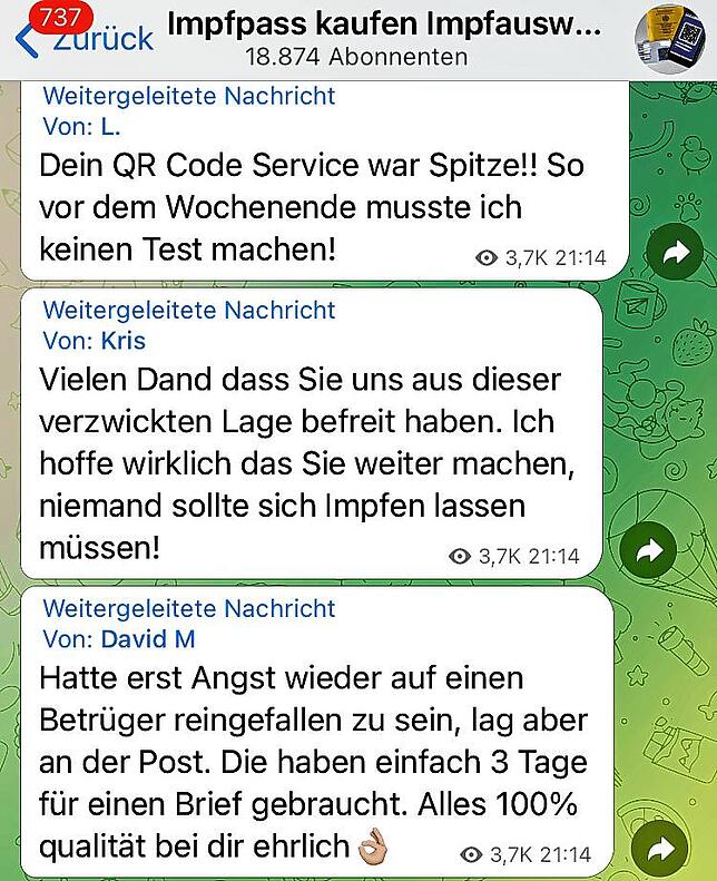 Angeblich zufriedene „Kunden“ bewerten einen „Verkäufer“ von gefälschten Impfpässen in verborgenen Telegram-Gruppen