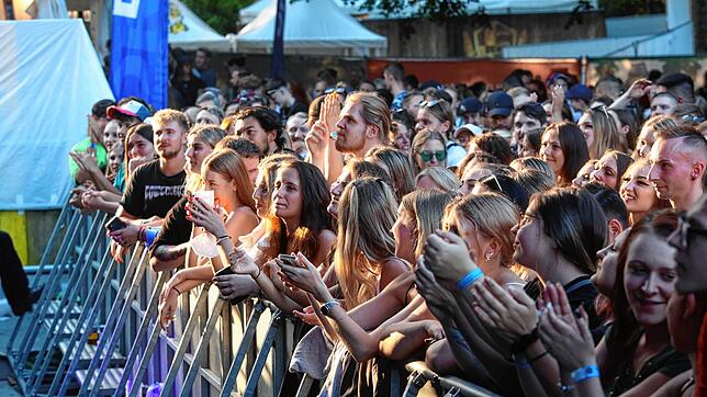 Bild 20: Die besten Bilder vom Bausa-Konzert beim Hohentwiel-Festival Teil 4