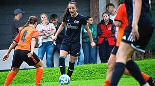 Doppelschlag: Karlien Tits brachte den SC Niederhof/Binzgen im Spiel gegen den Aufsteiger FC Hauingen früh mit 2:0 in Führung. Am Ende ...