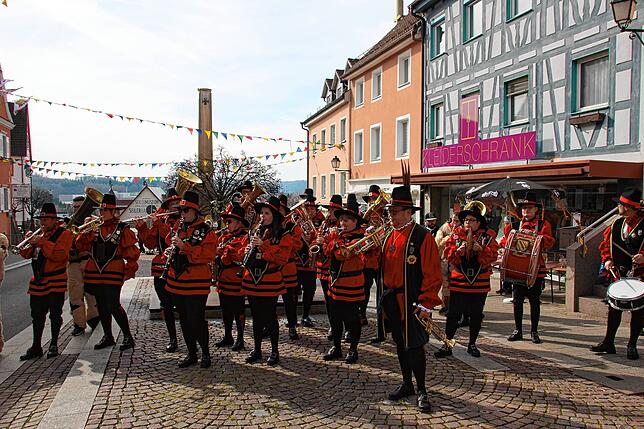 Bild 4: Bilder von der Kriegsratsszene und der Übernahme der niederen Gerichtsbarkeit in Stockach