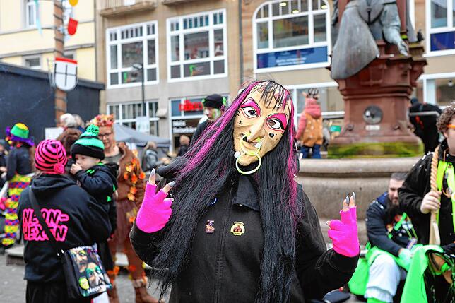 Bild 1: Närrisches Treiben beim Narrenmarkt 2024 in Konstanz