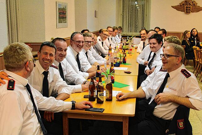 Beste Stimmung herrschte bei der Generalversammlung im Kameradschaftsraum der Feuerwehr.