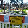 Stille statt Spielen: &bdquo;Bis voraussichtlich Sonntag, 19. April, 24 Uhr zum Schutz vor Infektionsgefahr gesperrt&ldquo;, heißt es am ...