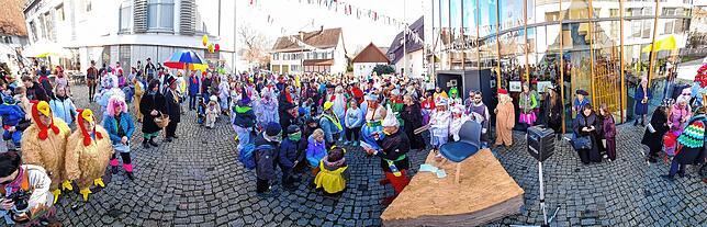 Viele Besucher kamen zum Rathaussturm ins Frickinger Ortszentrum.