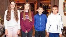 Julia Schäfer (von links), Hannes Ebi und Helena Ebi haben das Silberabzeichen erreicht, David Gamp das Bronzeabzeichen. An der ...
