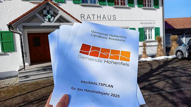 Rund 300 Seiten umfasst der Haushaltsplan der Gemeinde Hohenfels für das Jahr 2025.