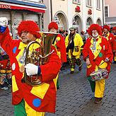 Mit Musik geht alles besser: Die Clowngruppe der Schneckenburg zog musizierend durch die Gassen.