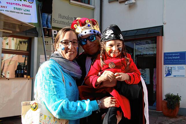 Bild 5: Fasnachts-Auswerfen und Narrenbaumstellen: Bilder des Hochrhein Narrentreffens in Tiengen (Teil 1)