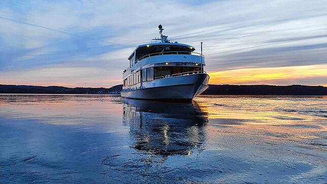 Die Seegold im Abendlicht. Für ihren Betrieb im Winter gibt es jetzt einen etwas höheren Zuschuss von Konstanz und Überlingen.