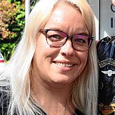 Kirsten Plischke kann nicht fassen, wie sich ein Busfahrer der Stadtwerke ihr und ihrem Partner gegenüber verhalten hat.