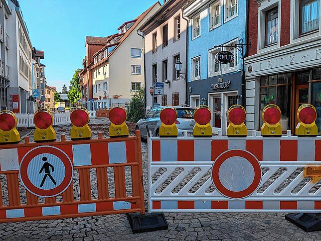 Straßensperrungen in der Villinger Innenstadt nach dem Brand vom Samstag, 14. Juni. Die Gerberstraße ist für den Autoverkehr gesperrt.