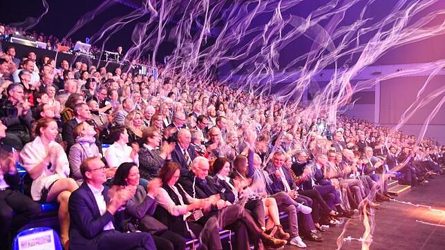 1800 geladene Gäste waren zur IBO Opening-Night in die Messe gekommen. In der Rothaus-Halle wurde diskutiert, anschließend gab es eine ...
