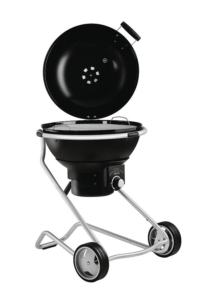 Mobiler Kugelgrill: Dieser Holzkohlegrill der Allgäuer Firma Roesle Air F60 schafft es leicht vom geschützten Platz unter dem Dach zum ...