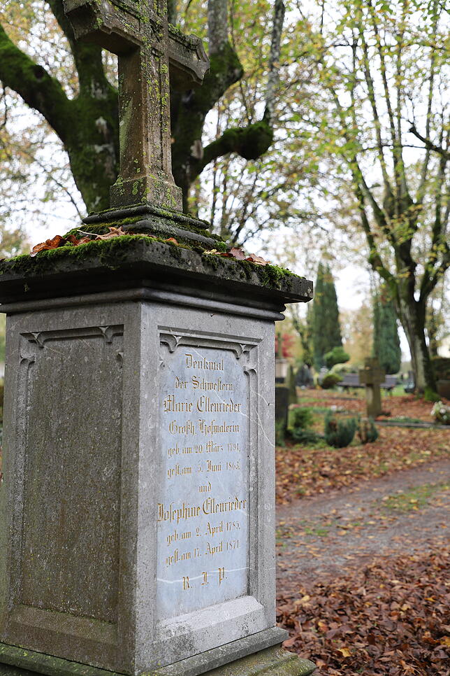 Auf dem Grabstein der Malerin auf dem Konstanzer Hauptfriedhof steht ihr Name richtig: Marie Ellenrieder.