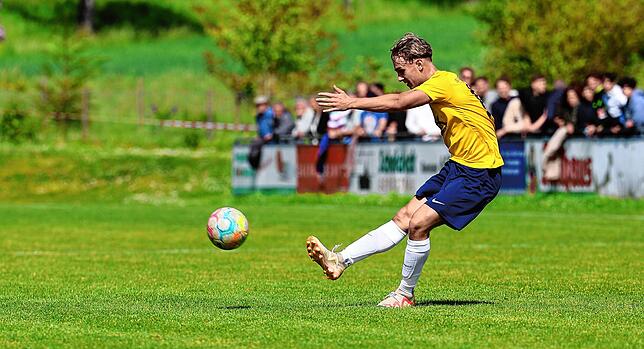 Bild 12: 6:0-Sieg im Spitzenspiel! A-Jugend der SG Dettingen-Dingelsdorf erobert Bezirksliga-Spitzenposition