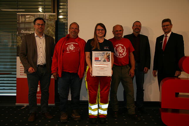 6. Platz: Über 1250 Euro freuen sich die Motorradfreunde Grunholz (von links): Bürgermeister Ulrich Krieger, Stefan Falk, Stefanie Blume ...