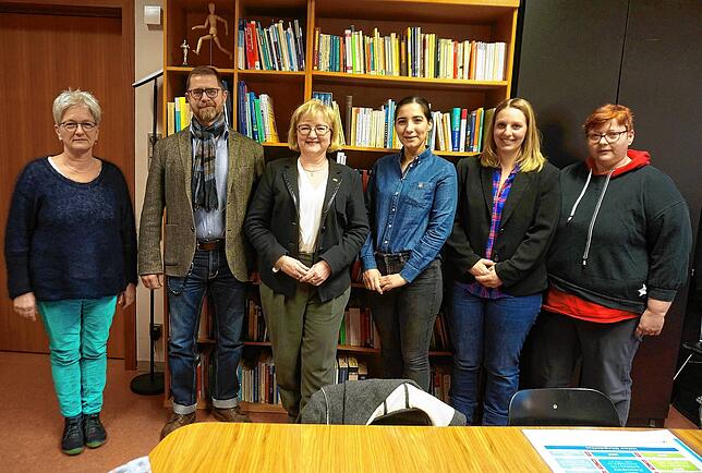 Thema Erzieherausbildung: Dorothee König (von links, Abteilungsleiterin Sozialpädagogik an der Justus von Liebig Schule), Andreas ...