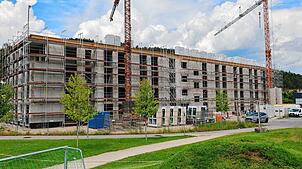 Das neue Immendinger Hotel mit 123 Service-Apartments ist ein gewaltiger vierstöckiger Komplex von 70 Metern Länge. Das Gebäude befindet ...