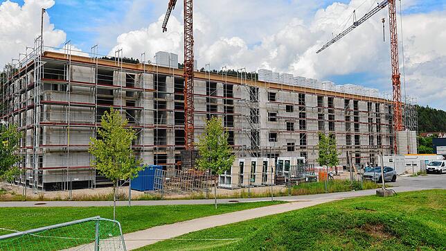 Das neue Immendinger Hotel mit 123 Service-Apartments ist ein gewaltiger vierstöckiger Komplex von 70 Metern Länge. Das Gebäude befindet ...