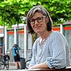 Nina Hanstein im Juli 2022 auf dem Radolfzeller Marktplatz. Im August verlässt sie die Tourismus- und Stadtmarketing Radolfzell GmbH