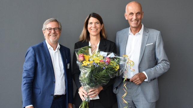 Katrin Klodt-Bußmann wird als künftige neue Hauptgeschäftsführerin die Nachfolge von Claudius Marx (r.) antreten. IHK-Präsident Thomas ...