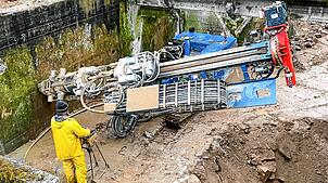 Aufgrund der Tiefe des Einlaufrohres kann beim Pumpwerk kein Standard-Rechen montiert werden. Bild: Tillig Ingenieure