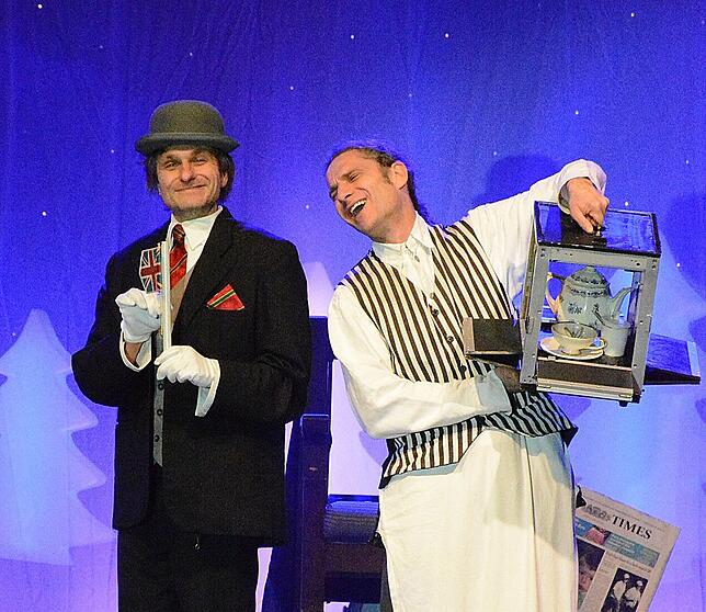 Als Zauber- und Comedyduo Junge Junge! unterhalten die Reutlinger Brüder Gernot (links) und Wolfam Bohnenberger ihr Publikum im Kurhaus ...