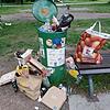 Nach der Freiluftparty: Am Freitag, 19. Mai, war der Herosé-Park wieder vermüllt. Ein paar ordentliche Menschen haben die Fetenreste ...