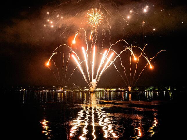 (Archivbild) Nicht verboten, aber auch nicht besonders erwünscht: Das Feuerwerk zum Seenachtfest – hier 2018, als die Stuttgarter Firma ...