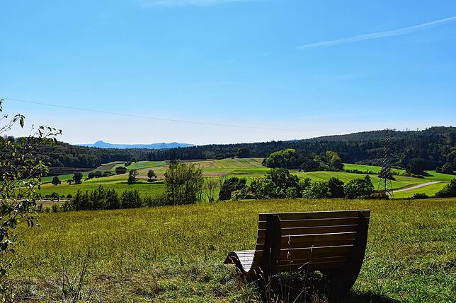 Aussichten wie diese in den Hegau lassen dem Betrachter fast den Atem stocken. Hier gibt es viel zu sehen und entdecken.