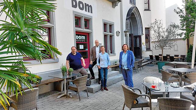 Im Hintergrund wächst sogar ein Olivenbaum – auch wenn seine Früchte wohl eher nicht den Weg in die Küche des Dom finden werden, weist ...