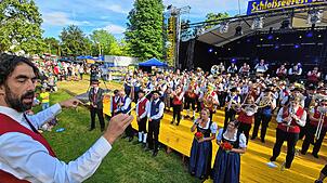 Mit einem imposanten Gesamtchor startet das Salemer Schlossseefest am Freitag, 1. August. Mehr als 300 Musikerinnen und Musiker aus fünf ...
