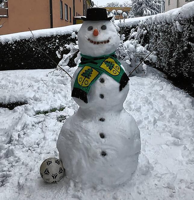 Zuversichtlich:Total entspannt ist der Schneemann des A-Kreisligisten SV Obersäckingen. In der Liga macht der Aufsteiger eine ähnlich ...