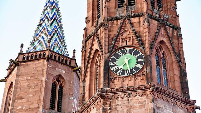 Am Dienstag passten die Uhrzeit und der Glockenschlag am Villinger Münster nicht zusammen. Ende September soll die Abnahme durch den ...