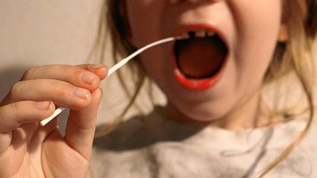 Bislang setzt die Stadt Donaueschingen in den Kindertagesstätten auf die Testung mit nasalen Corona-Tests. Ob zukünftig auch Lollitests ...