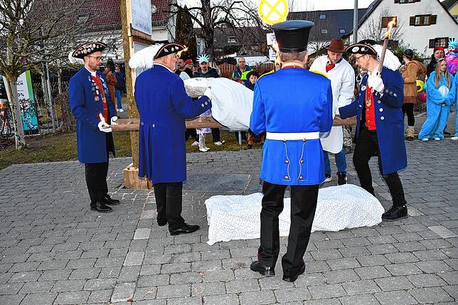 Bild 17: Narren feiern Rosenmontag mit Kindernachmittag und Fackelzug