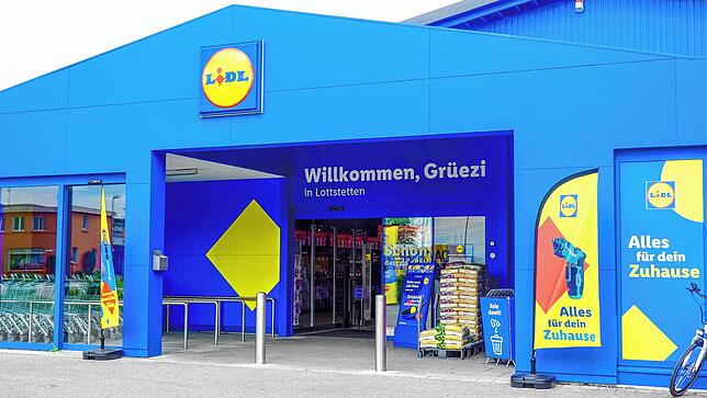 „Willkommen, Grüezi“: Schweizer werden direkt mit angesprochen. Gleich an der Grenze in Lottstetten befindet sich die erste ...